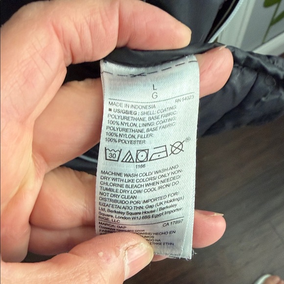 GAP Dark Quilted Jacket - Picture 3 of 4